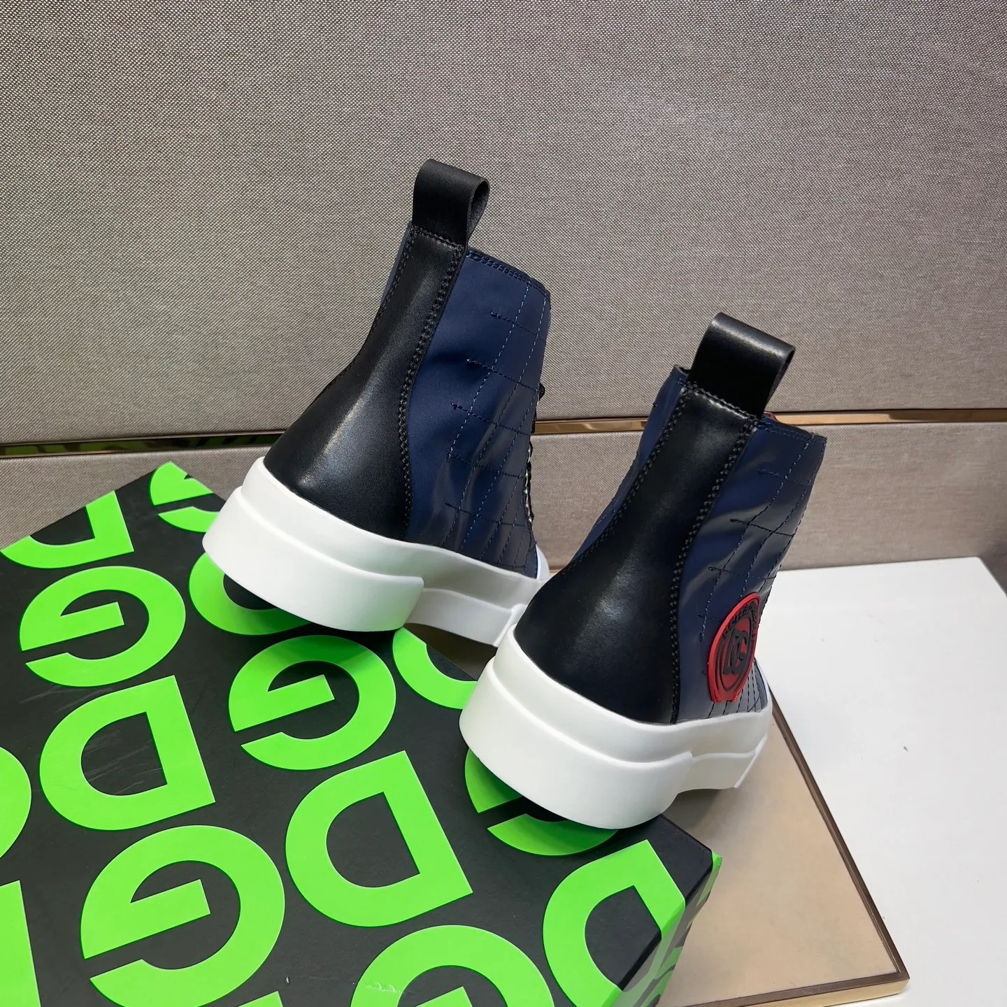 ⬛️Men's shoes 💰p440【DG～】Men's casual high-top shoes 2025z cabinet sales simultaneously 🔶Size: 38-44#️⃣ 🔷1 color🔜The upper is made of multi-material splicing ➕Genuine leather lining, comfortable and breathable, sole: original comfortable and wear-resistant outsole, ⚠️real thing📱photographed🎬real thing is better📢📢📢